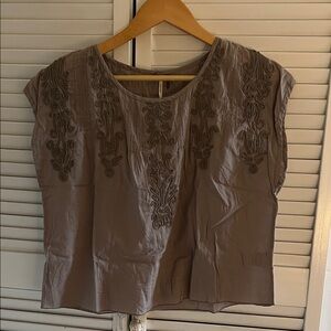 🪽Free People embroidered top🪽